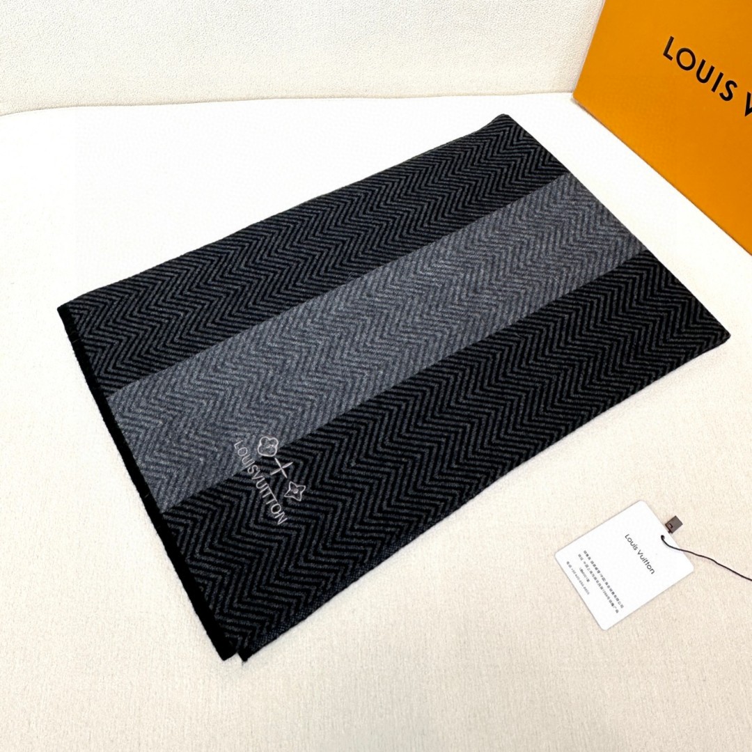 LV scarf