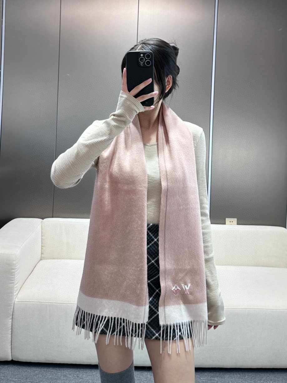 LV scarf
