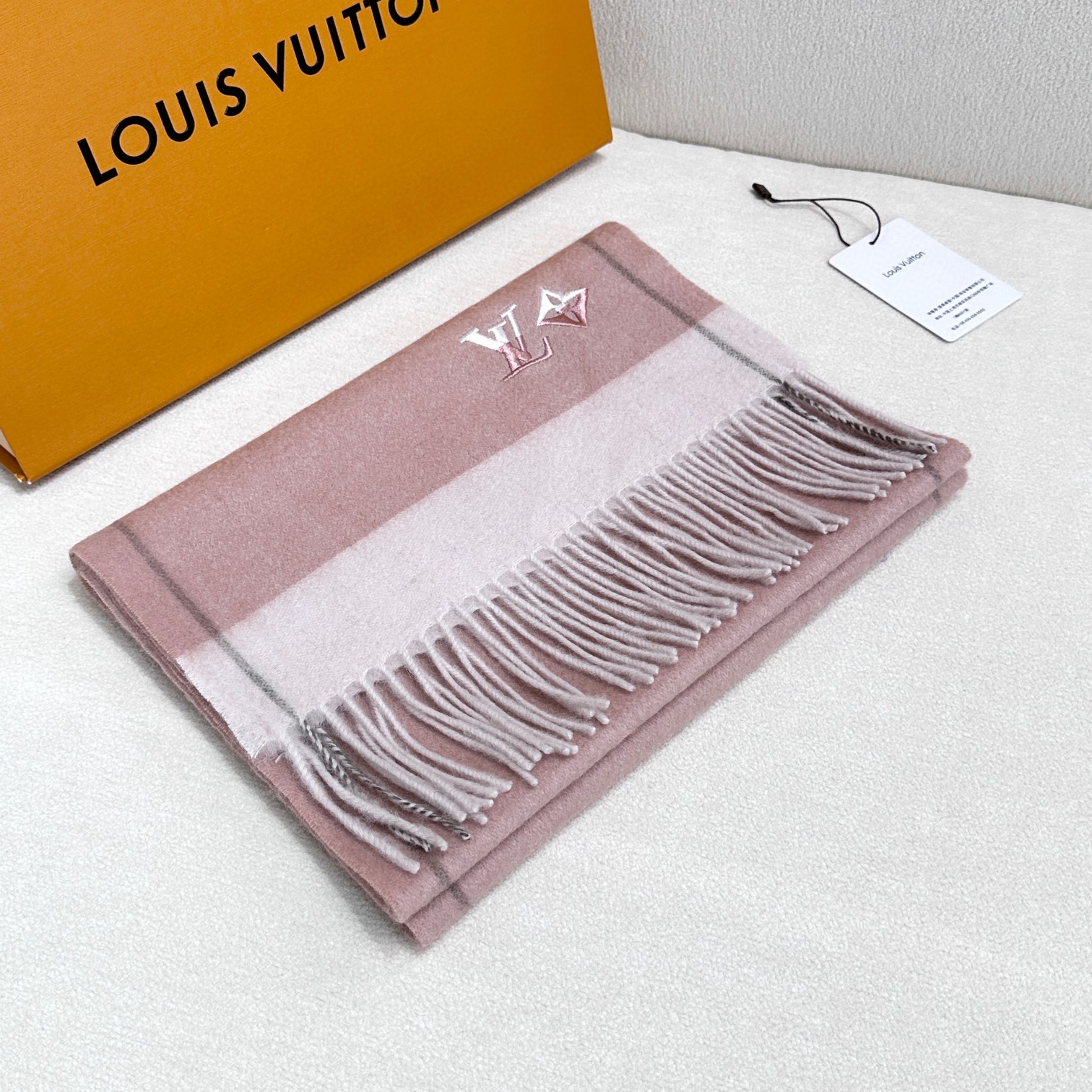 LV scarf