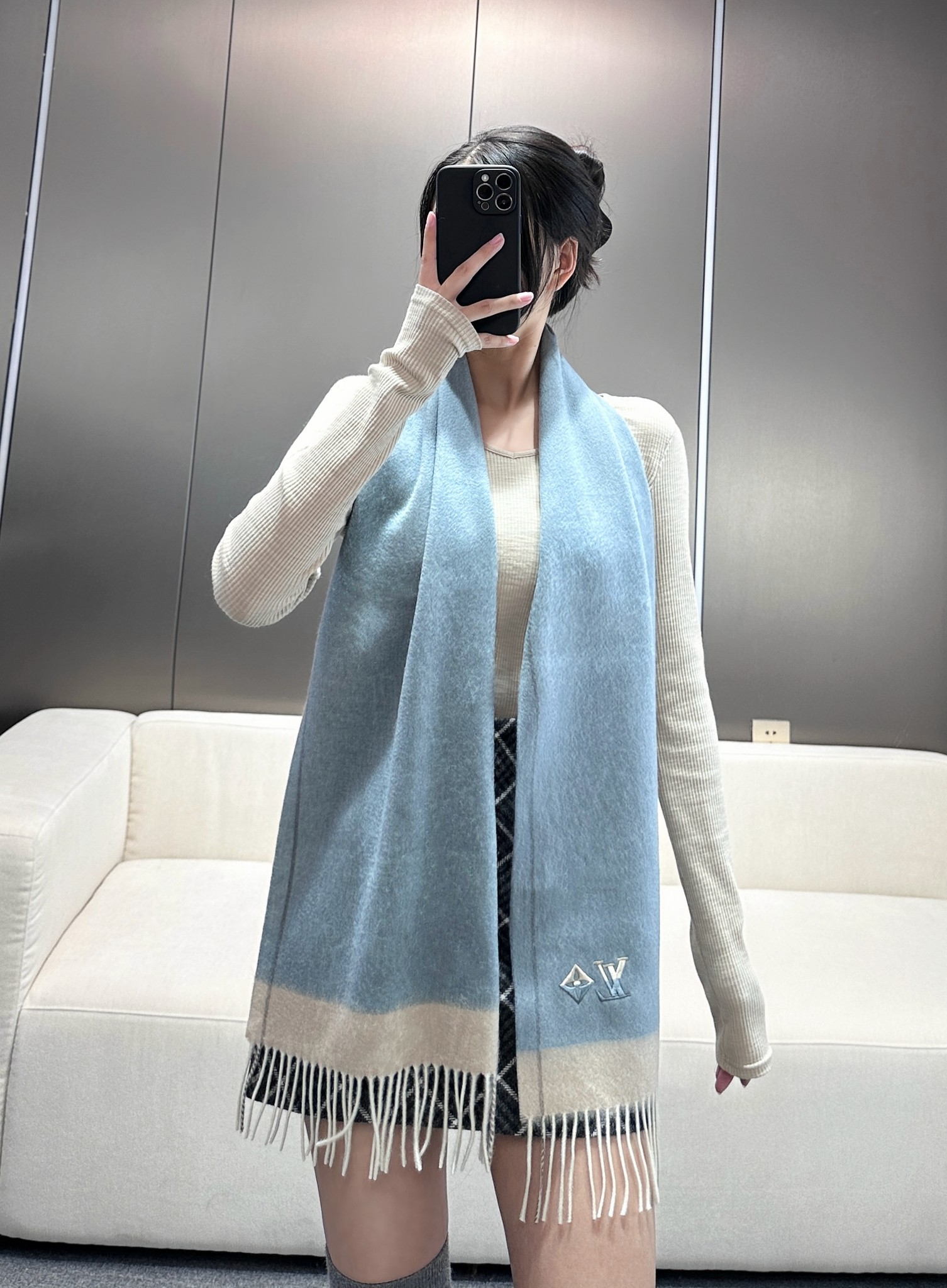 LV scarf
