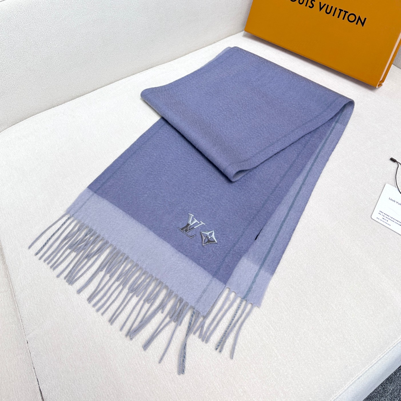 LV scarf
