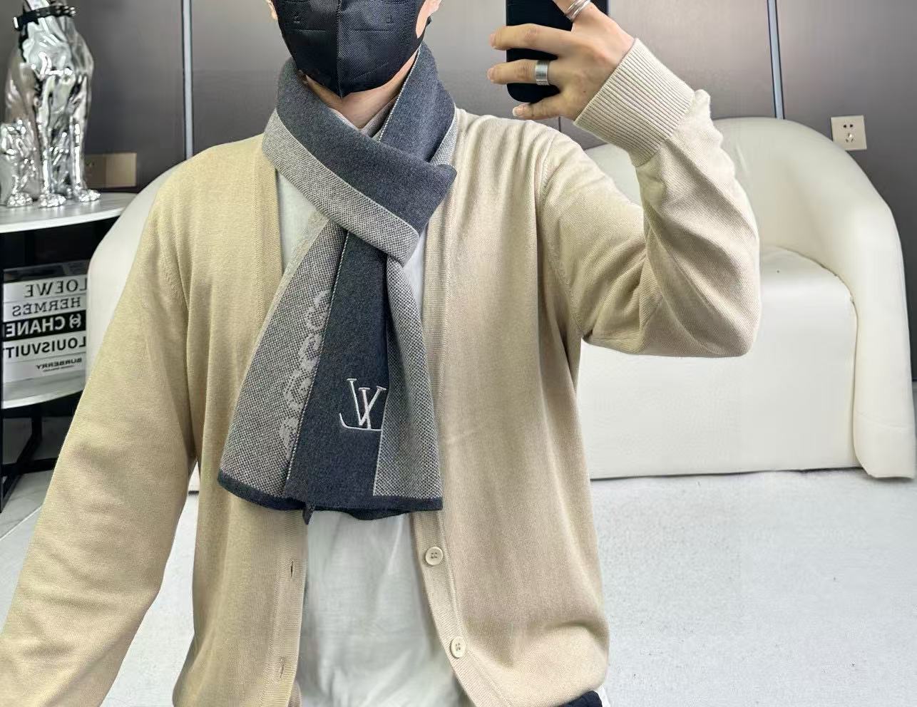 LV scarf