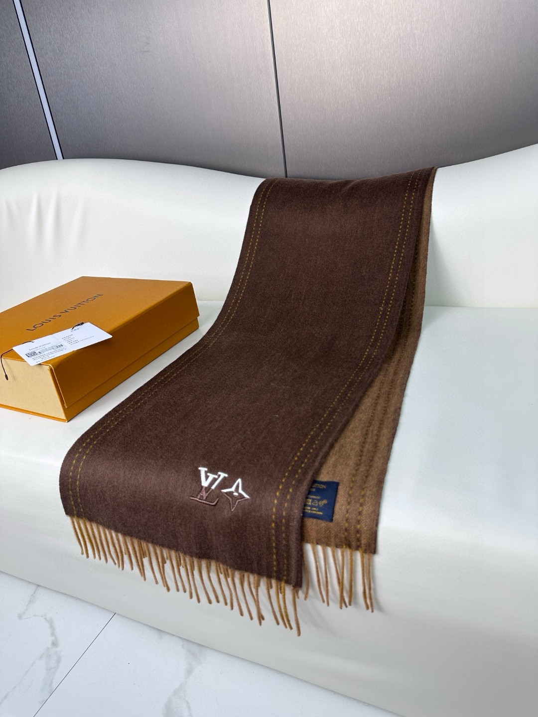 LV scarf