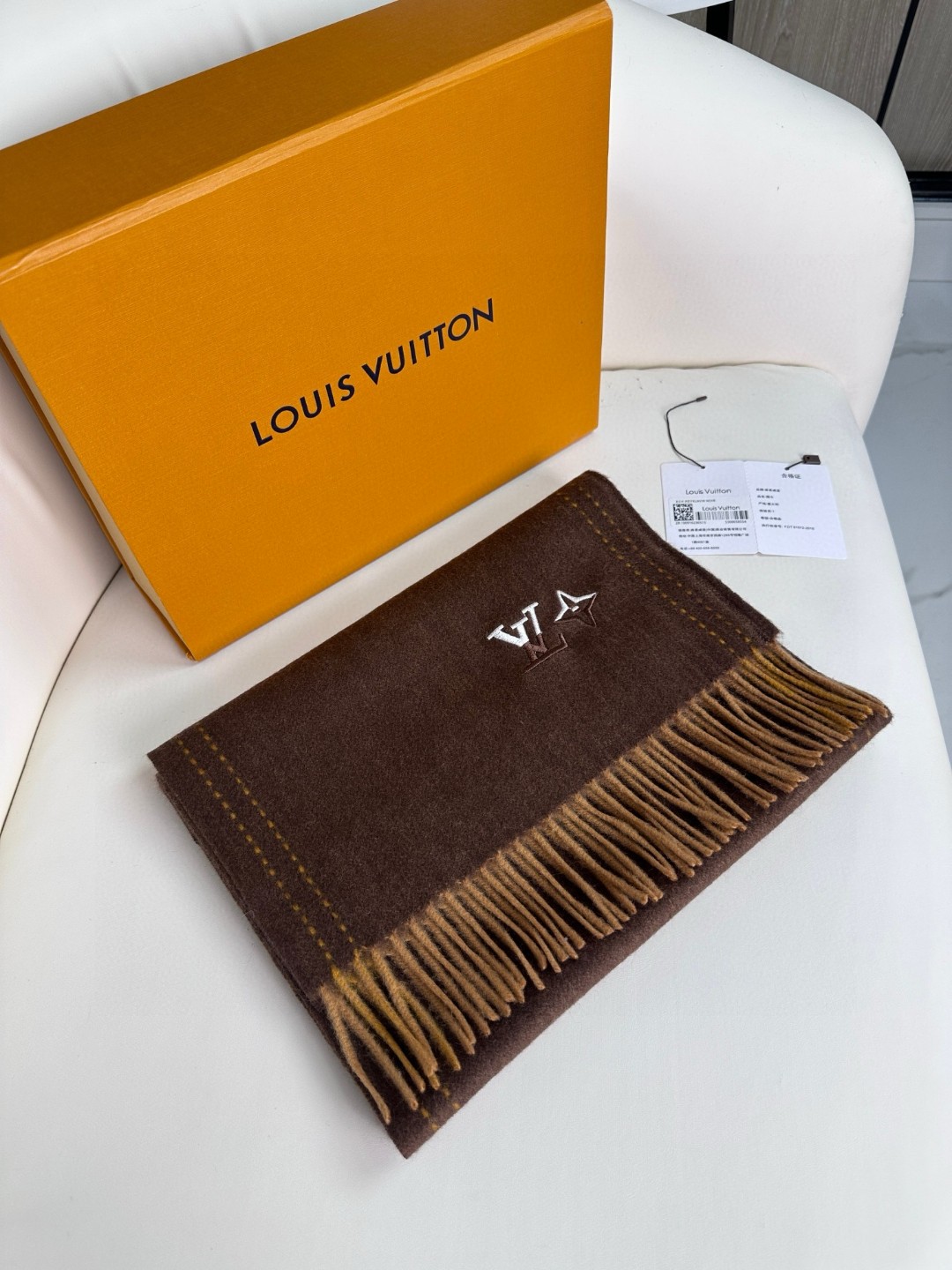 LV scarf