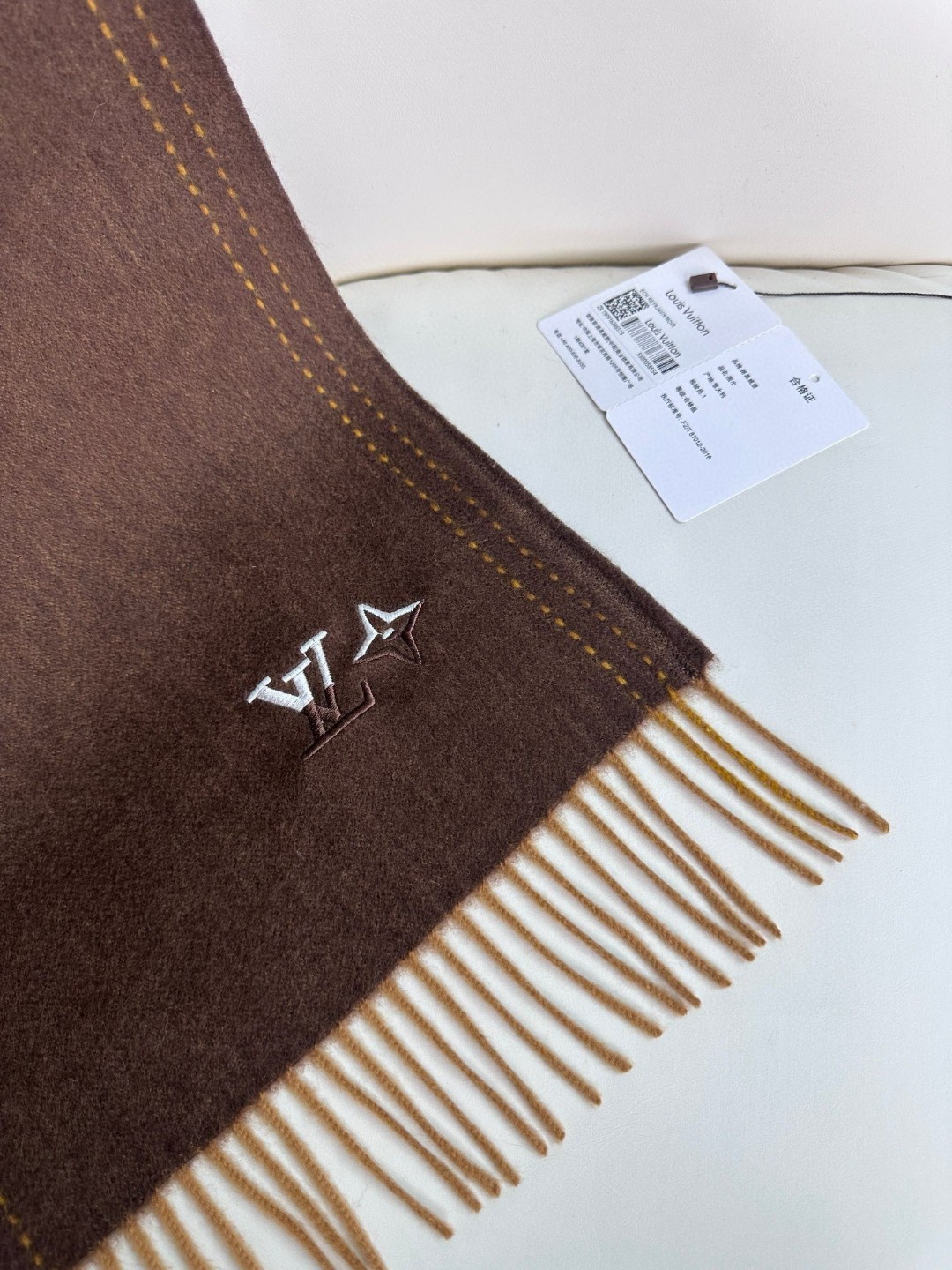 LV scarf