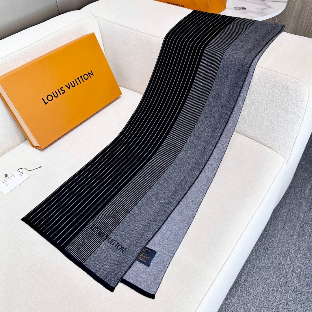 LV scarf
