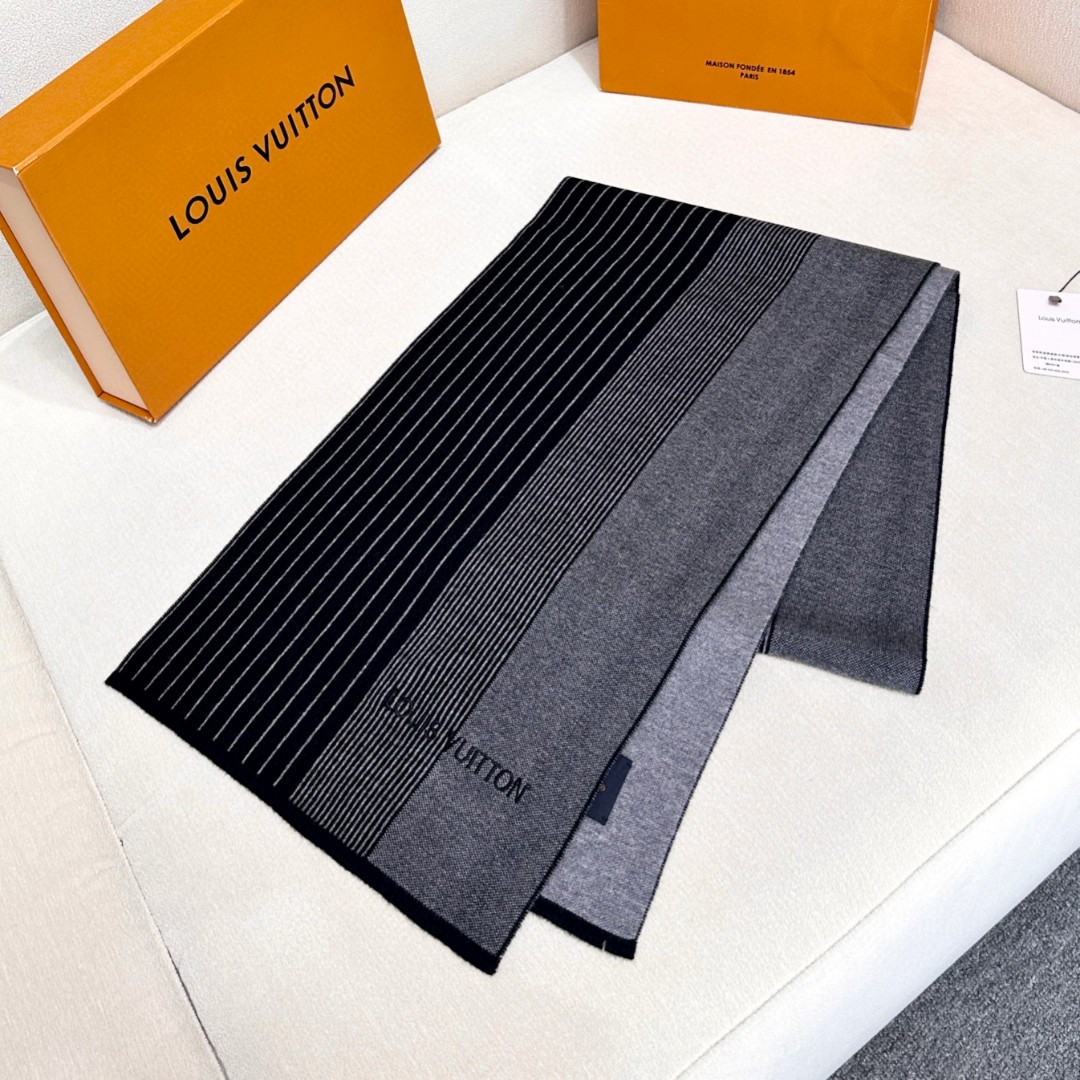 LV scarf