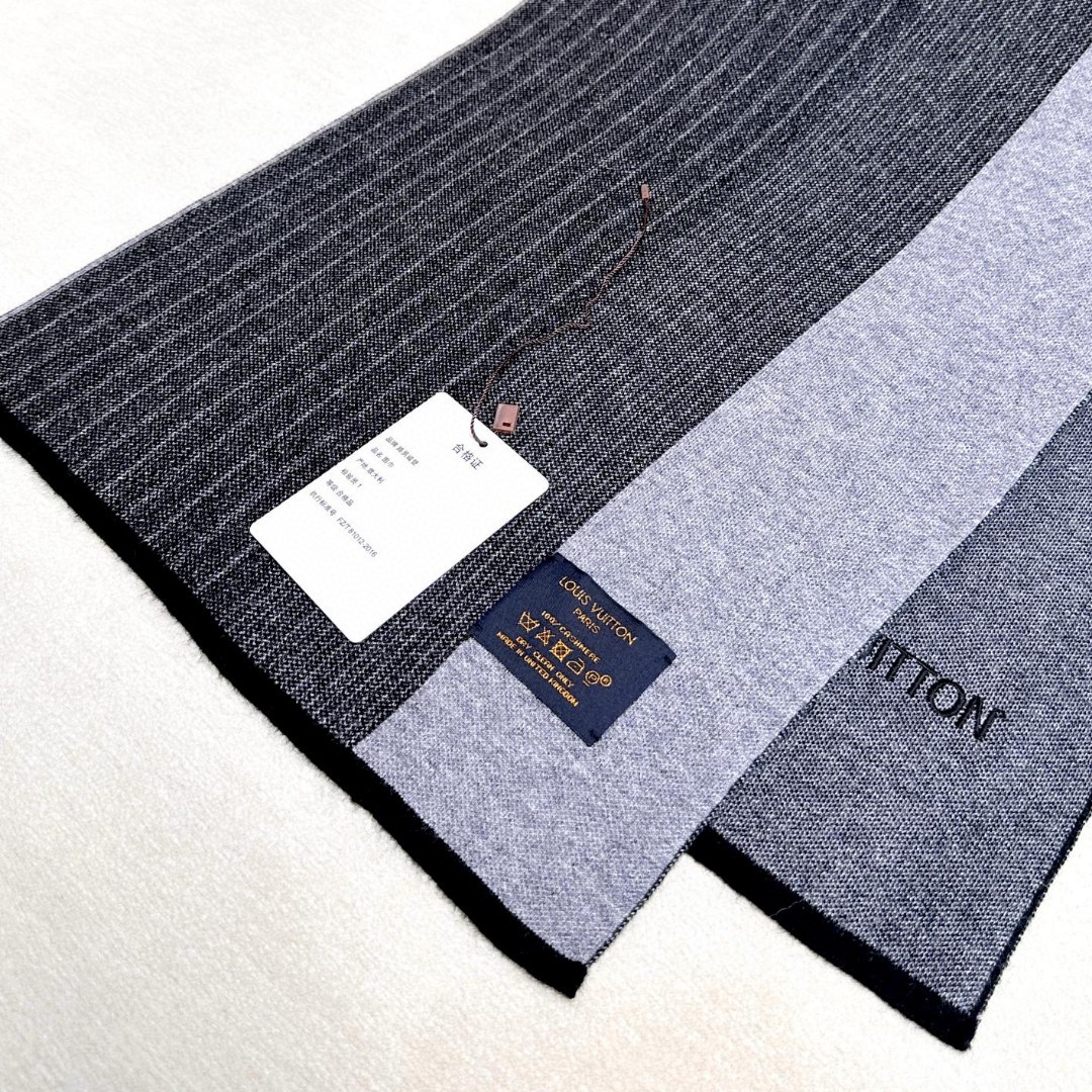 LV scarf