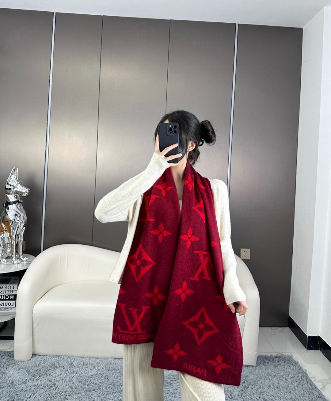 LV scarf
