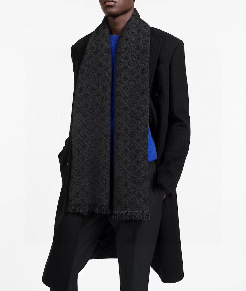 LV scarf