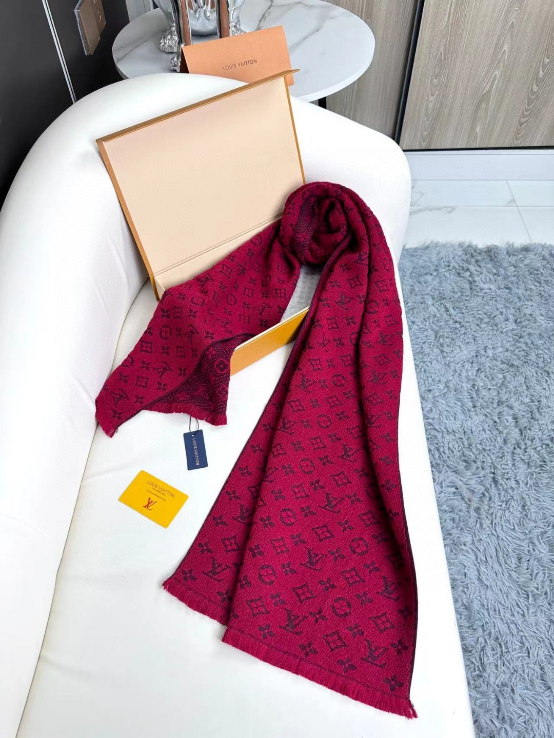LV scarf
