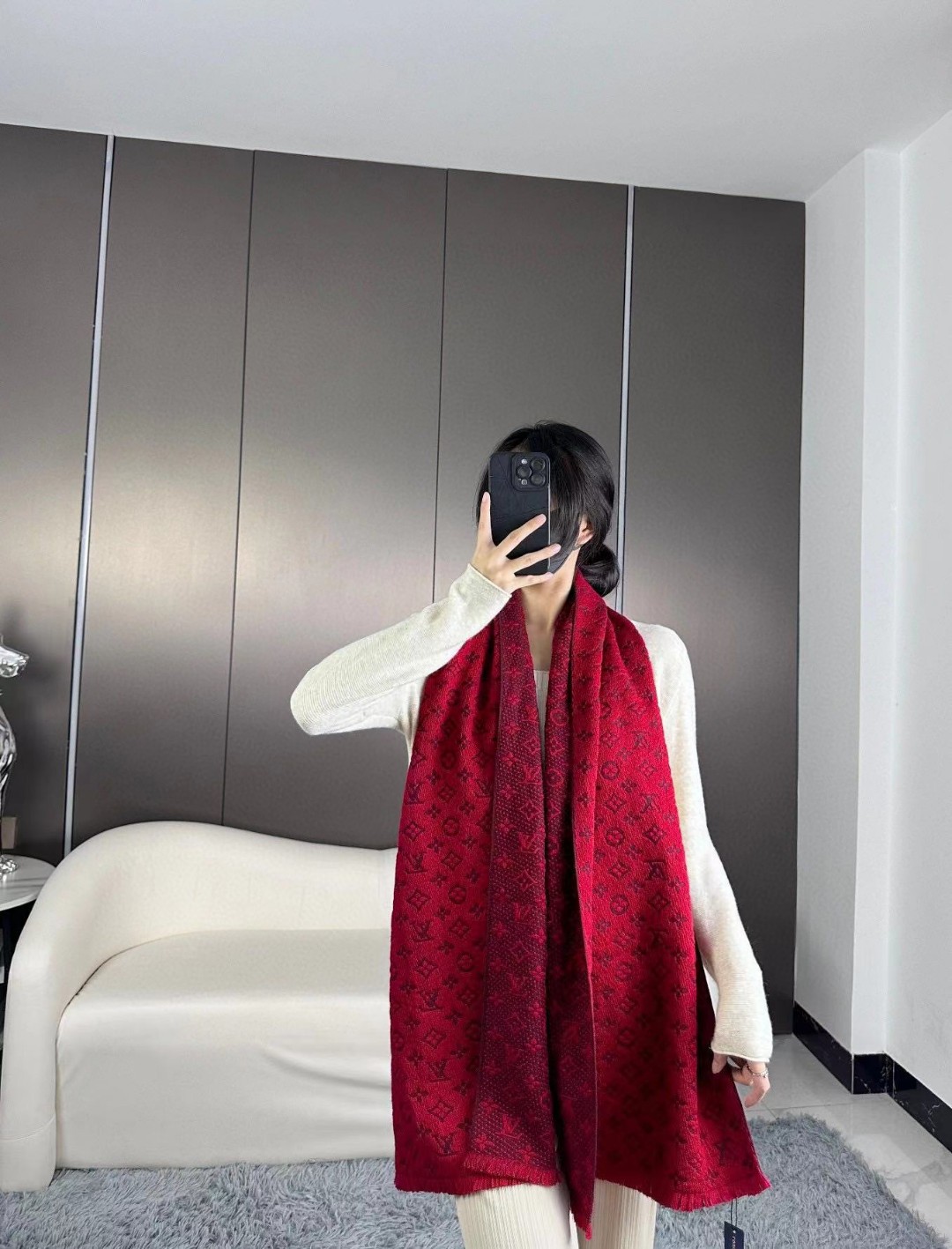 LV scarf