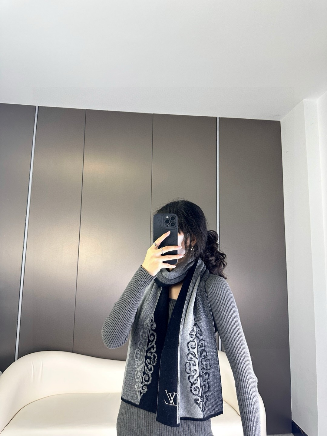 LV scarf