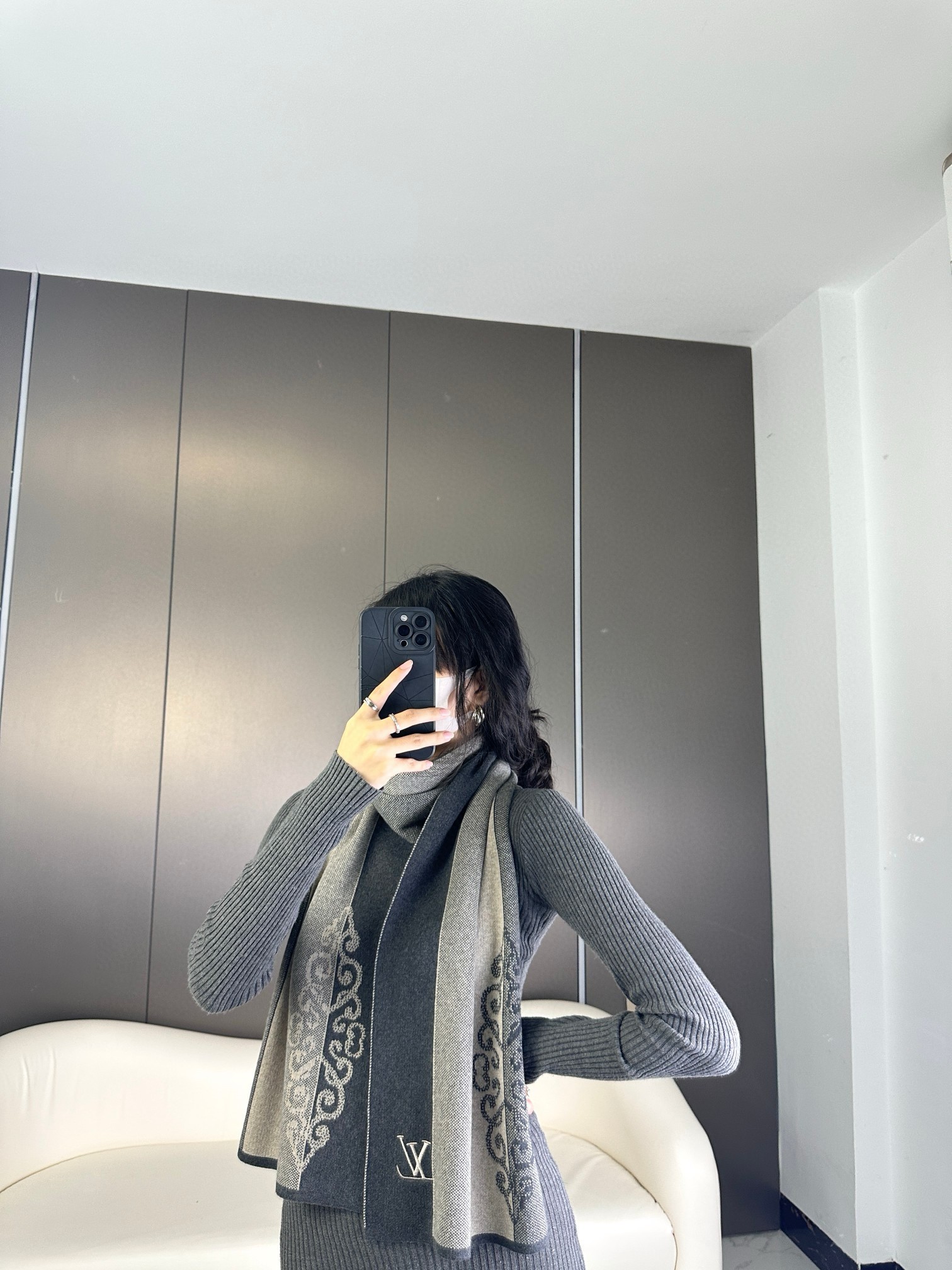 LV scarf