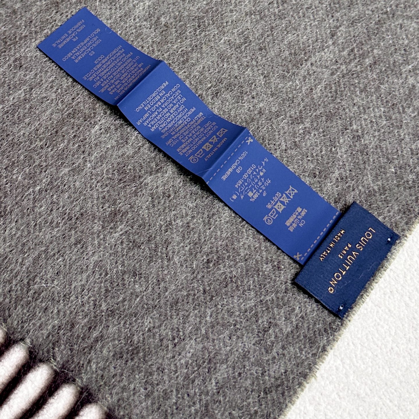 LV scarf
