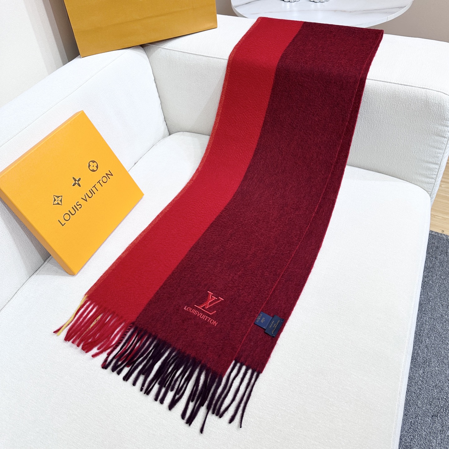 LV scarf