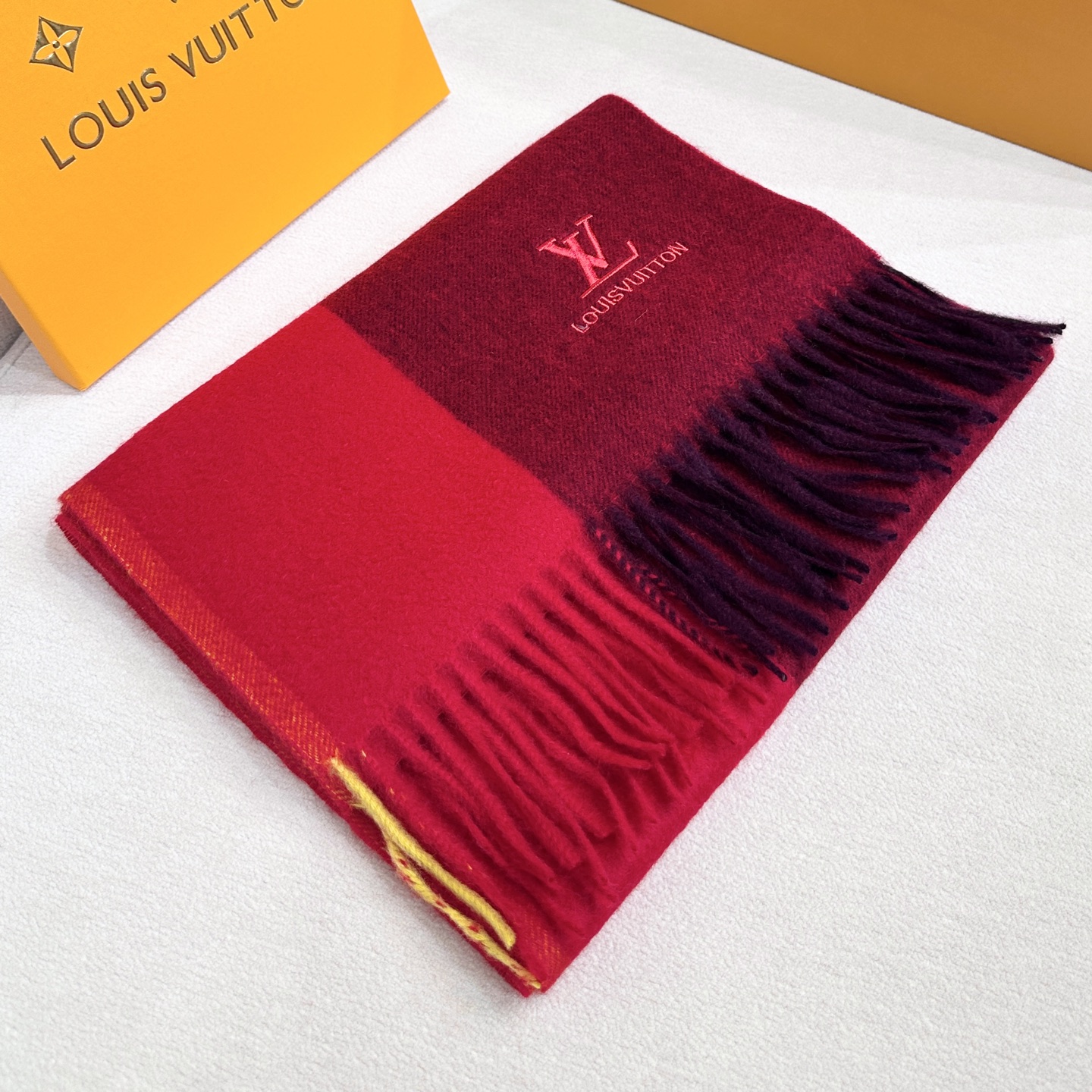 LV scarf