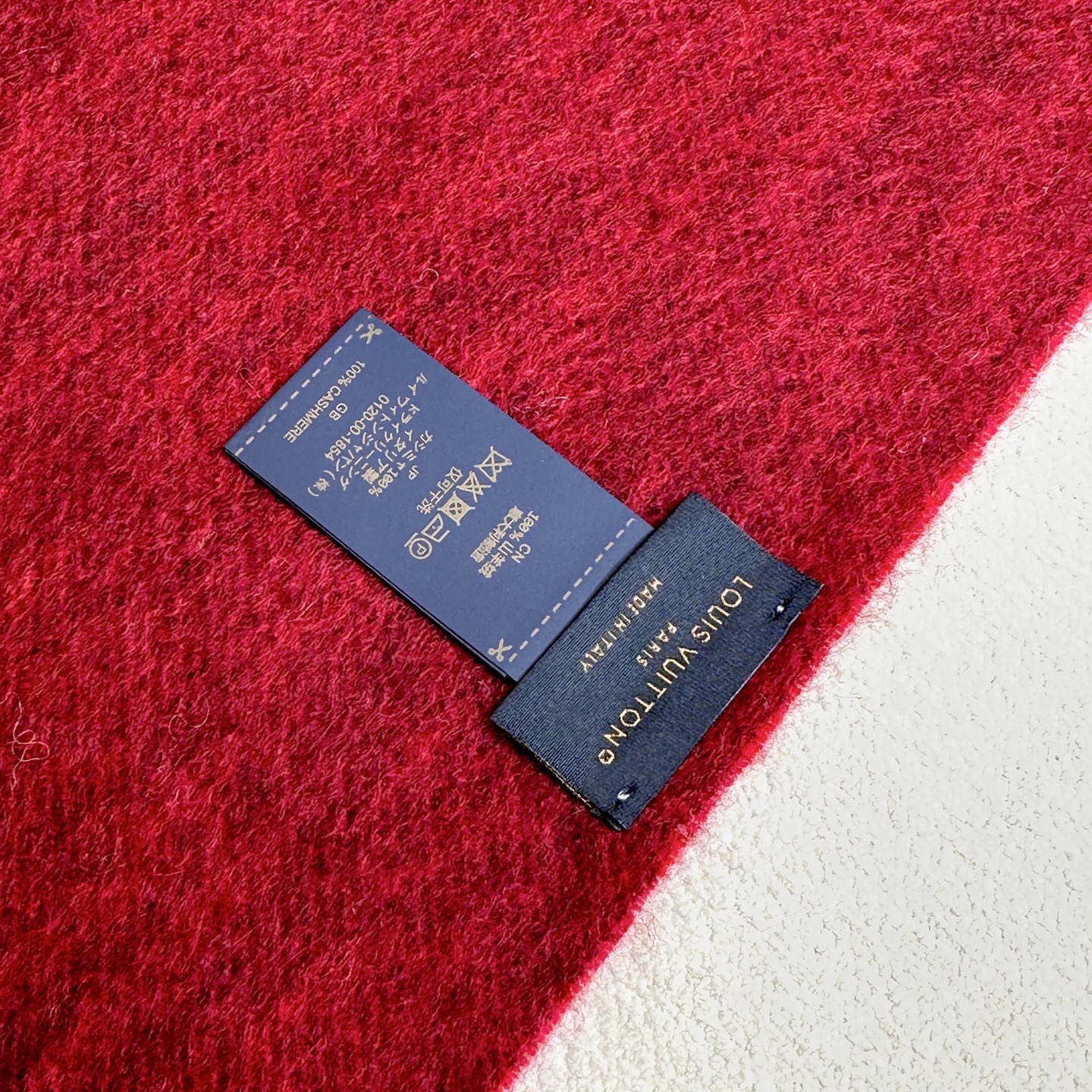 LV scarf