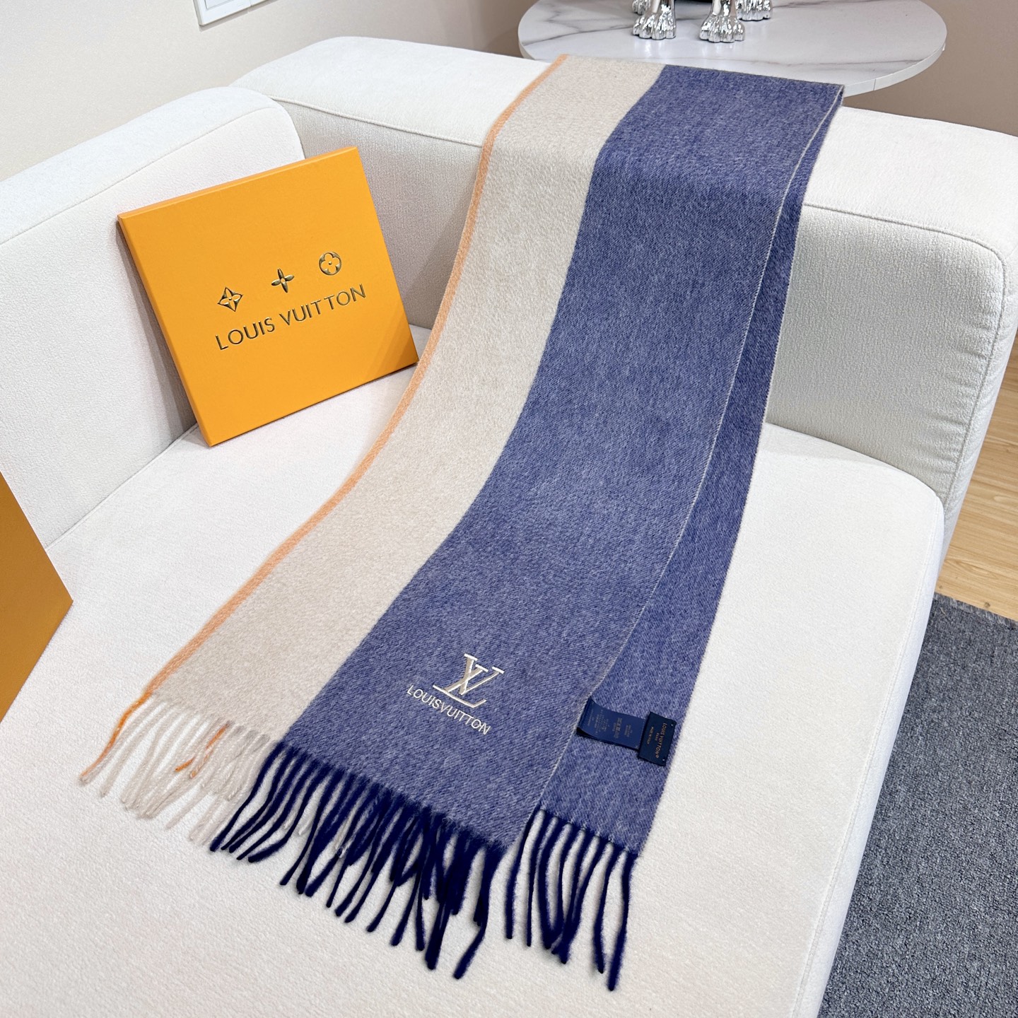 LV scarf