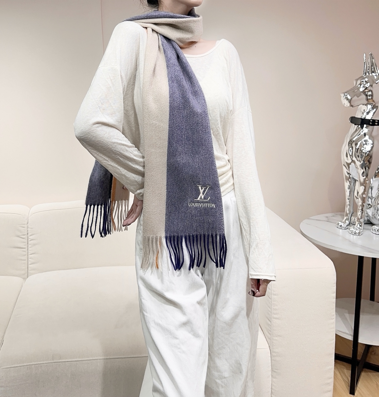 LV scarf