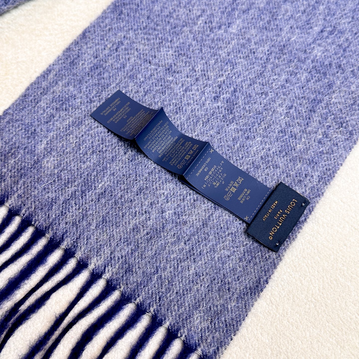 LV scarf