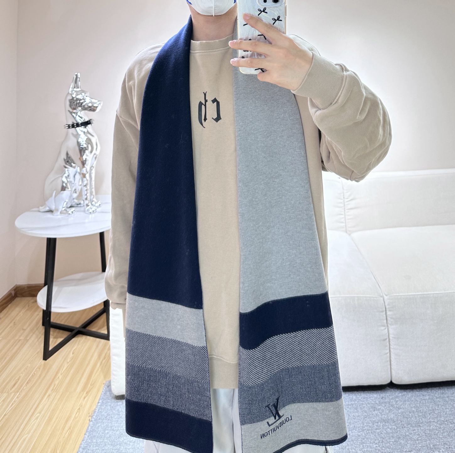 LV scarf