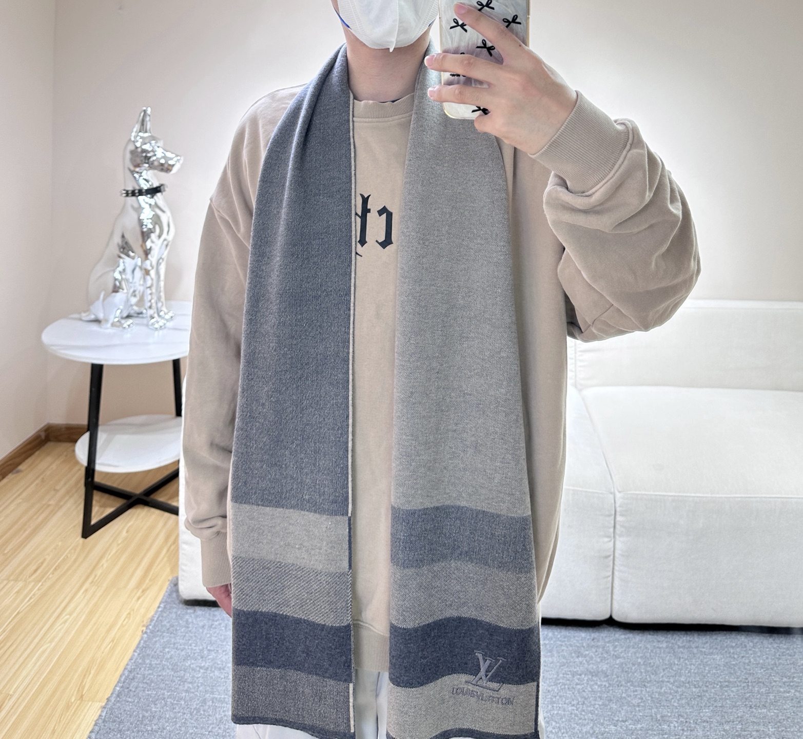 LV scarf
