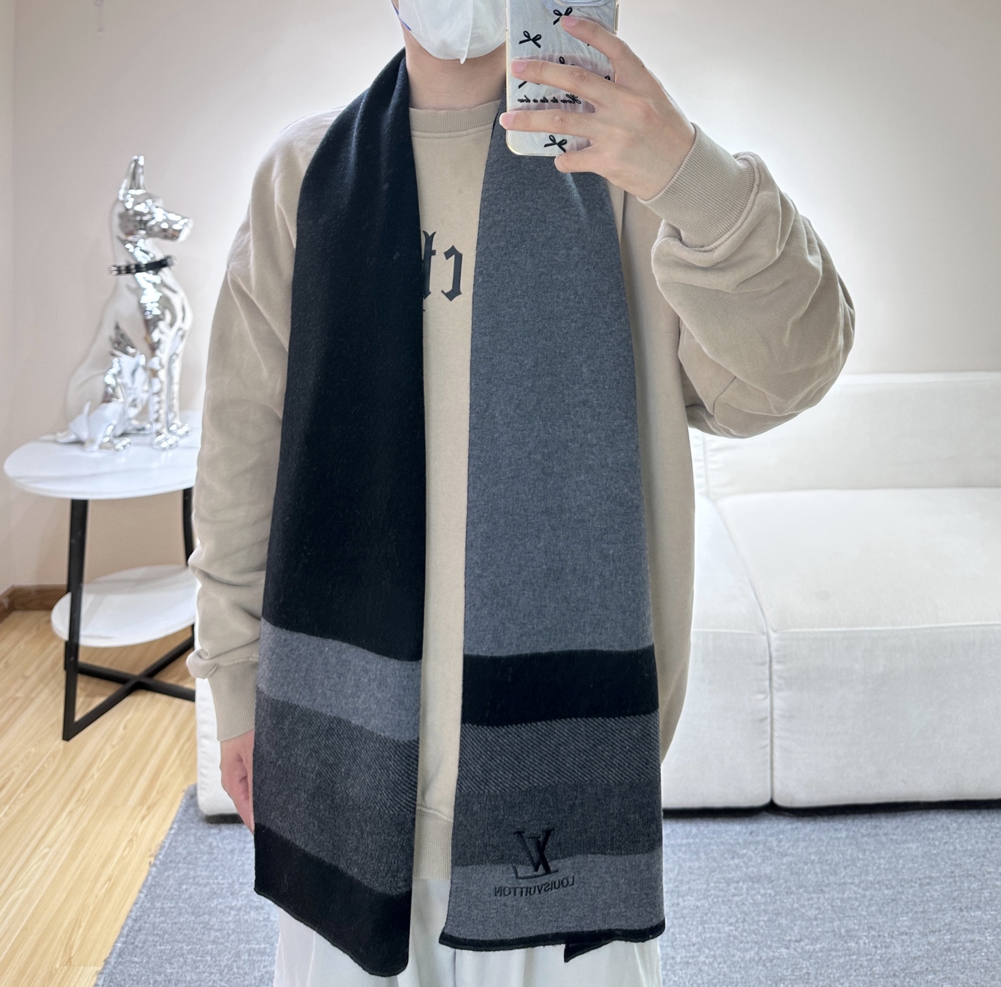 LV scarf