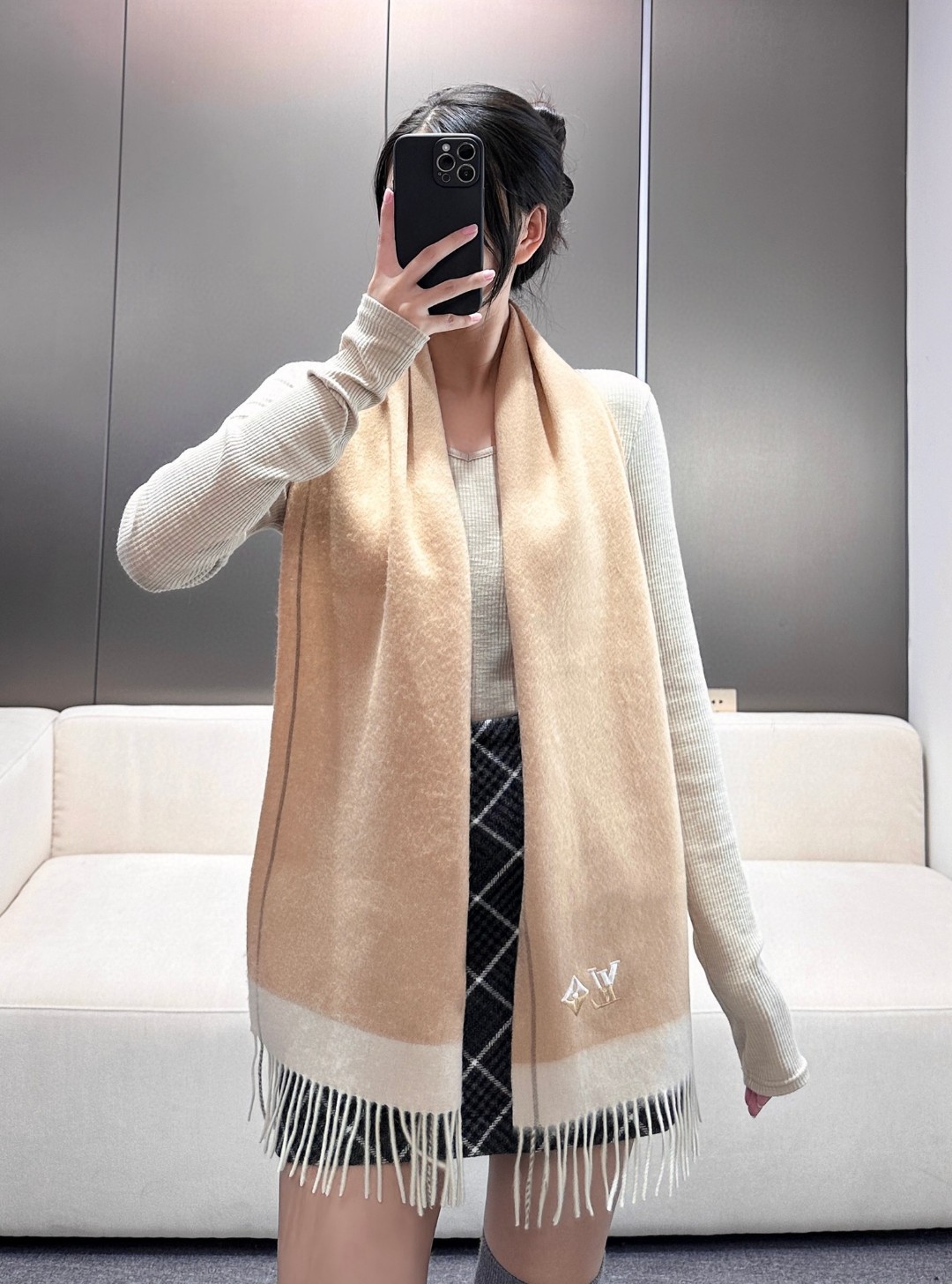 LV scarf