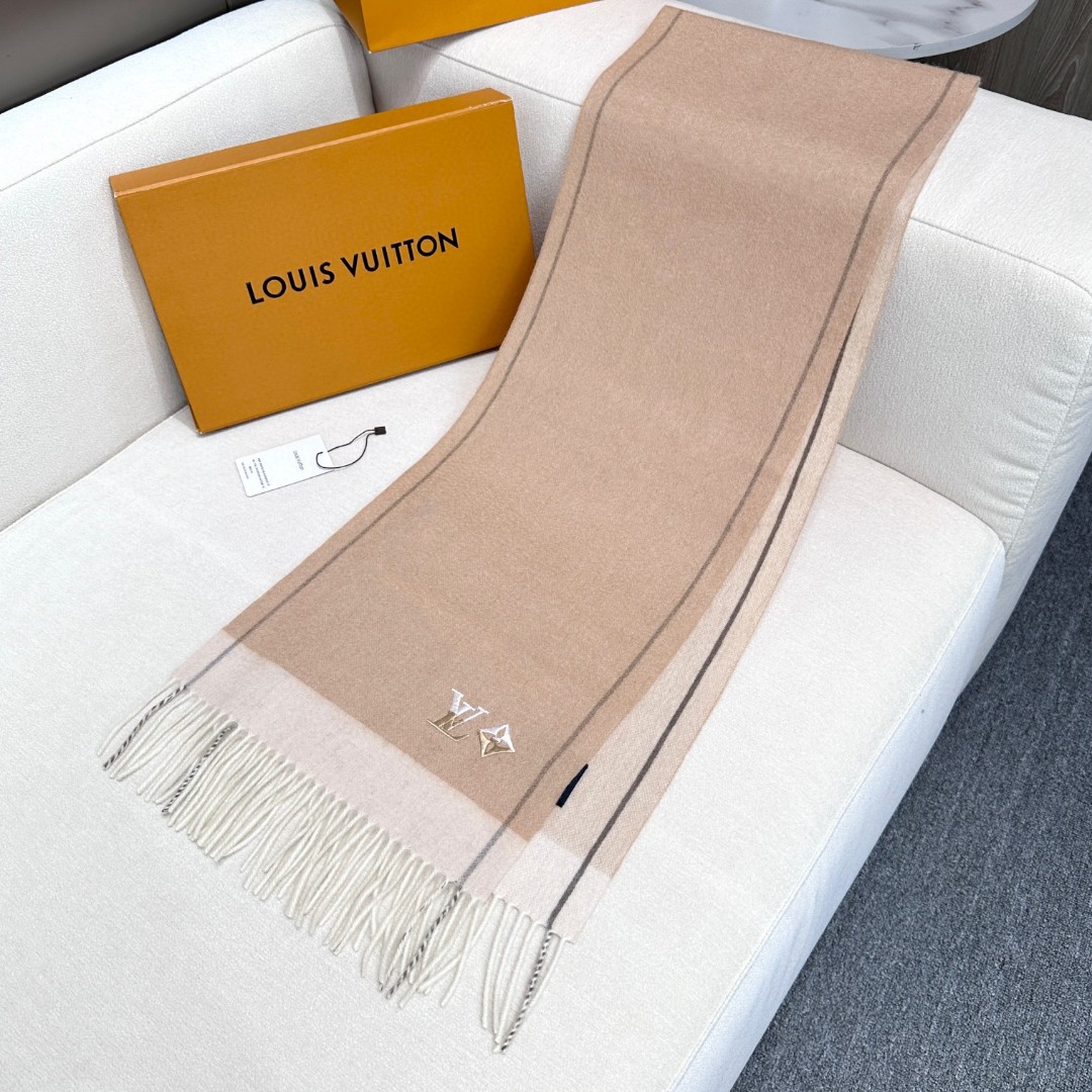LV scarf