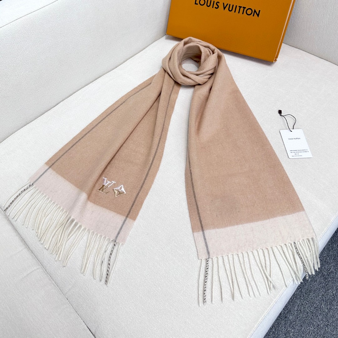 LV scarf