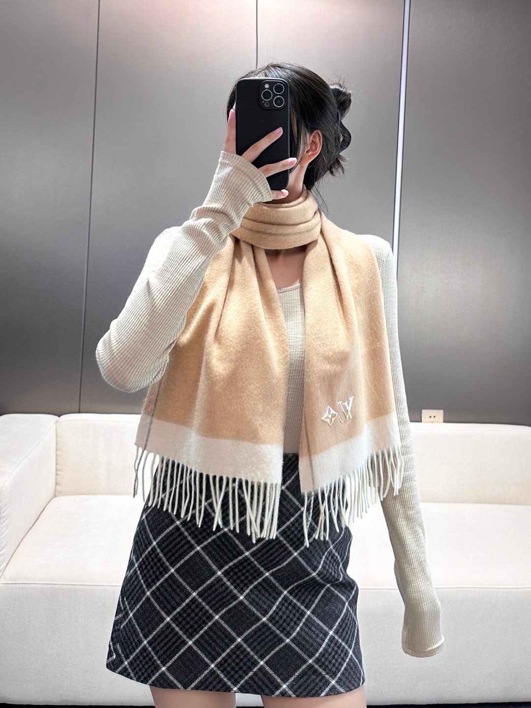LV scarf