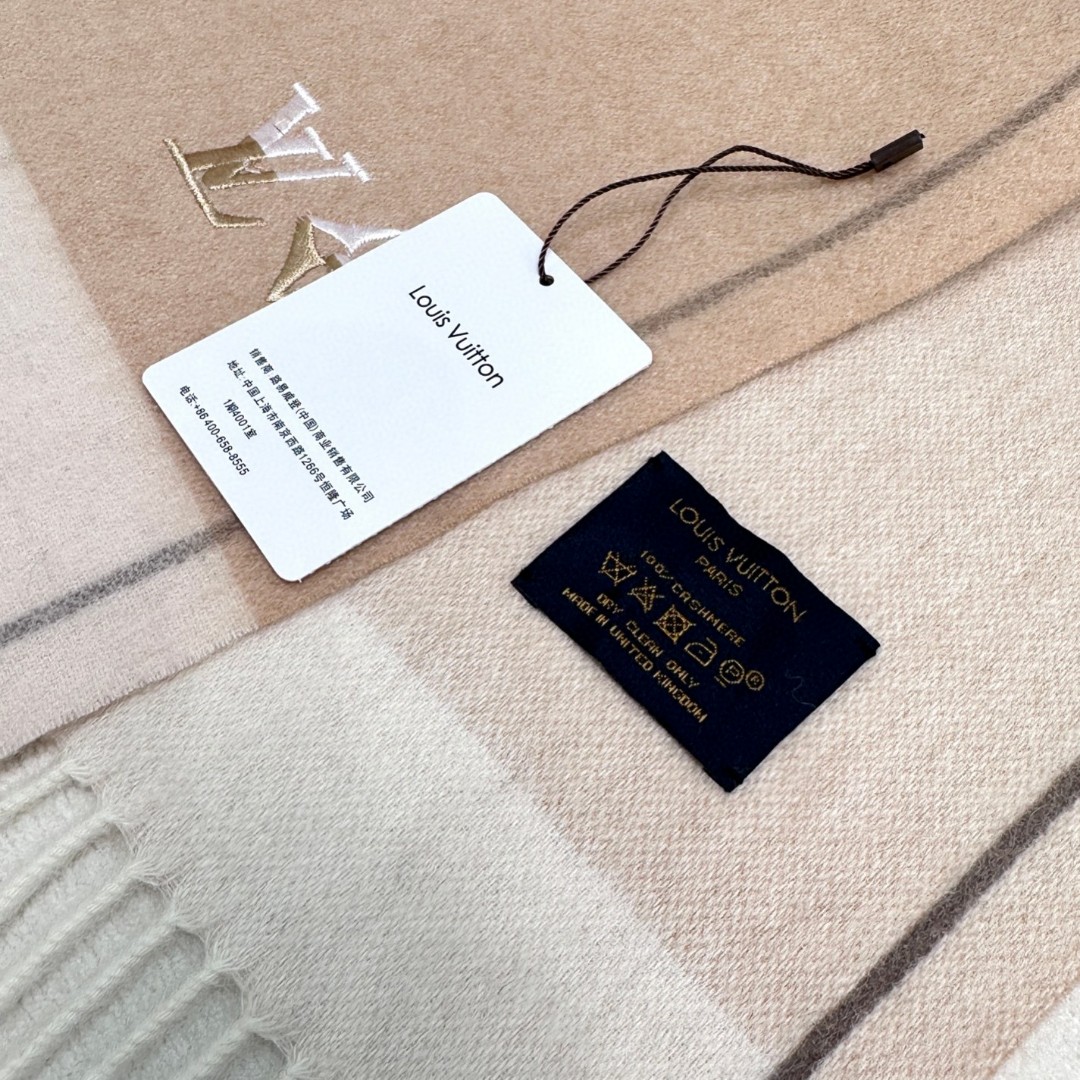 LV scarf