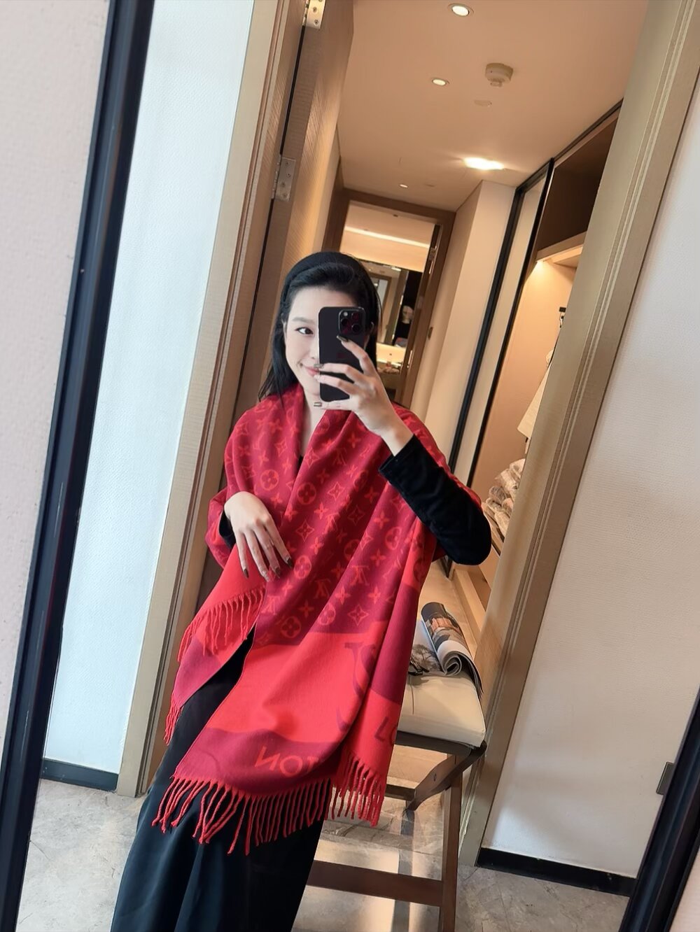 LV scarf
