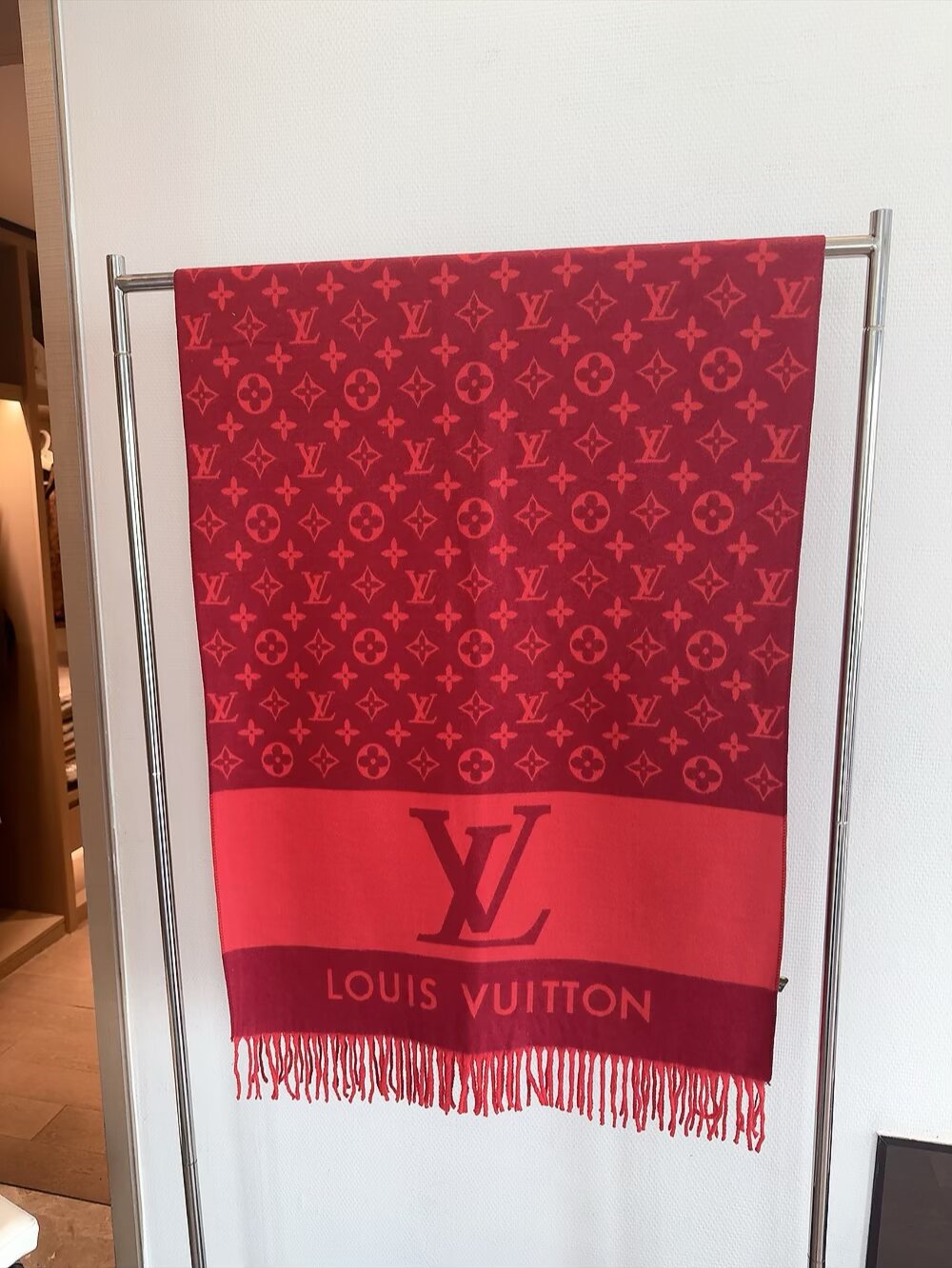 LV scarf