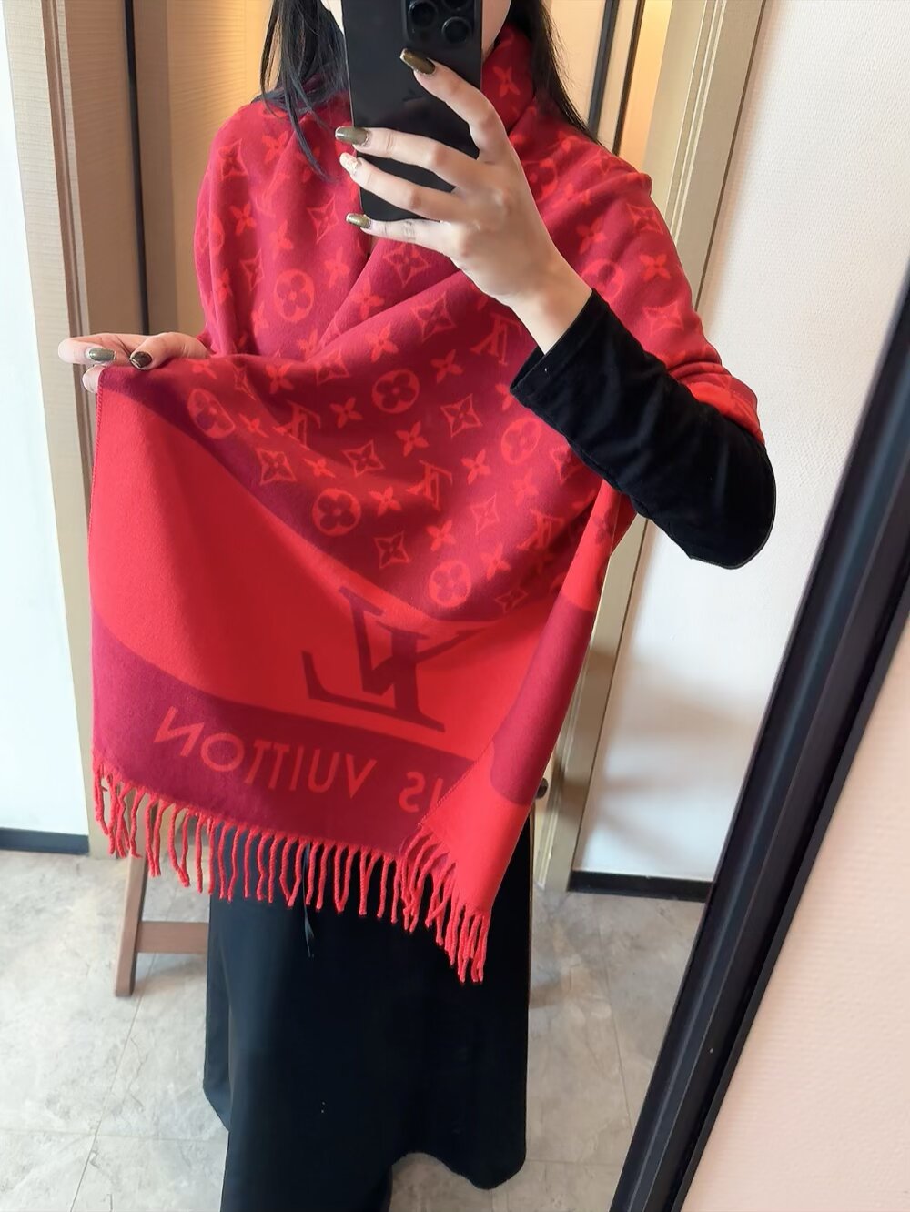 LV scarf