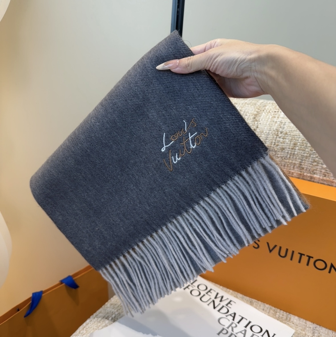 LV scarf