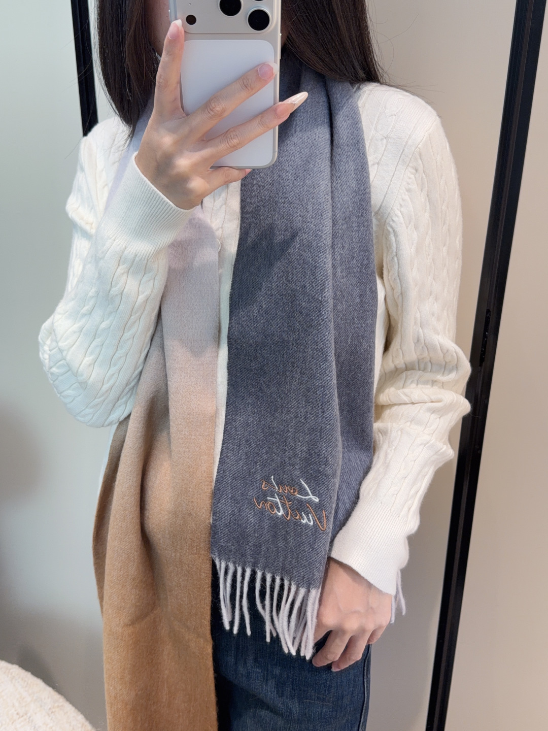 LV scarf