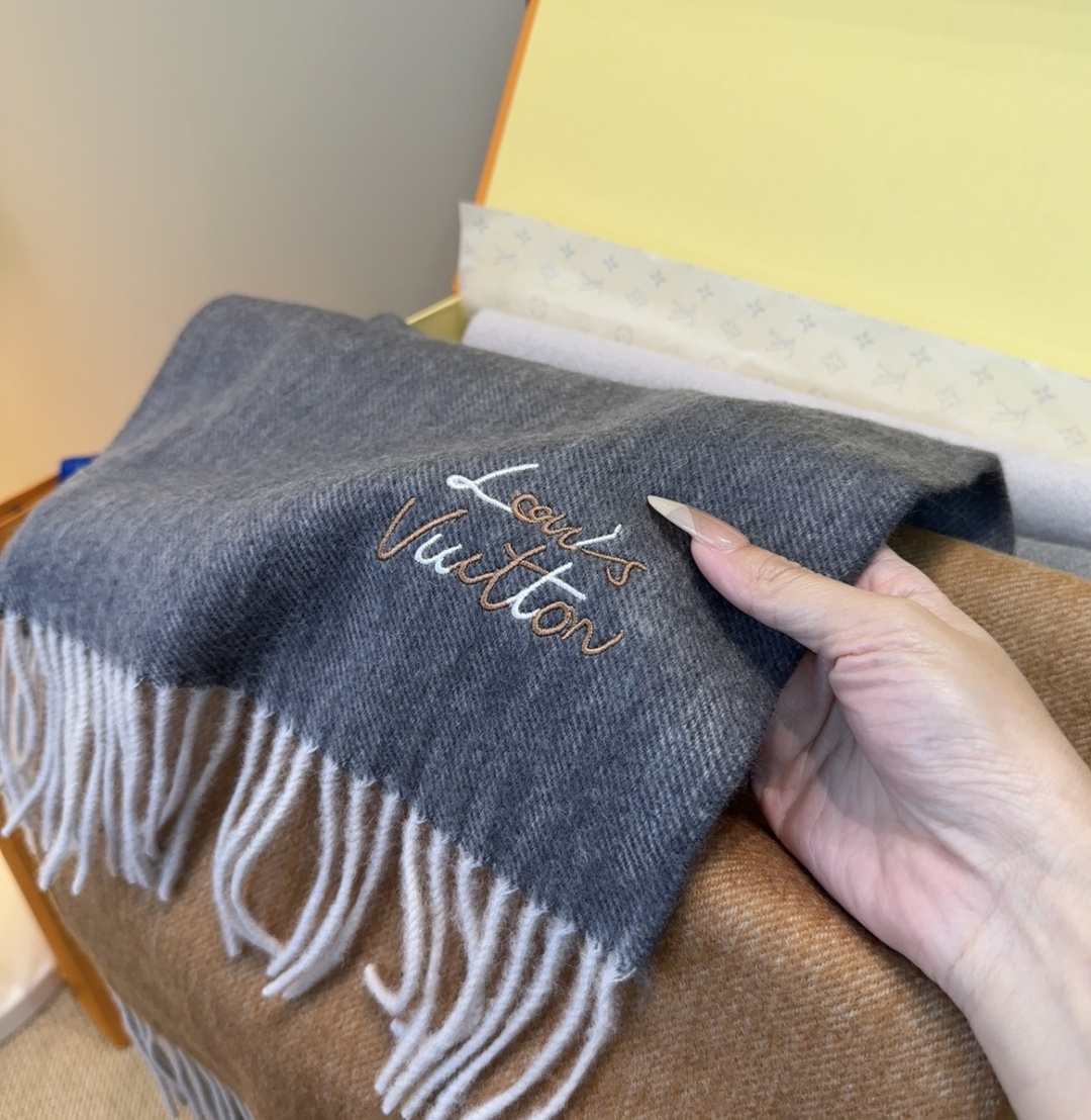 LV scarf
