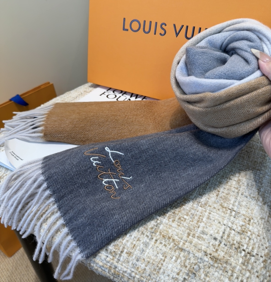 LV scarf