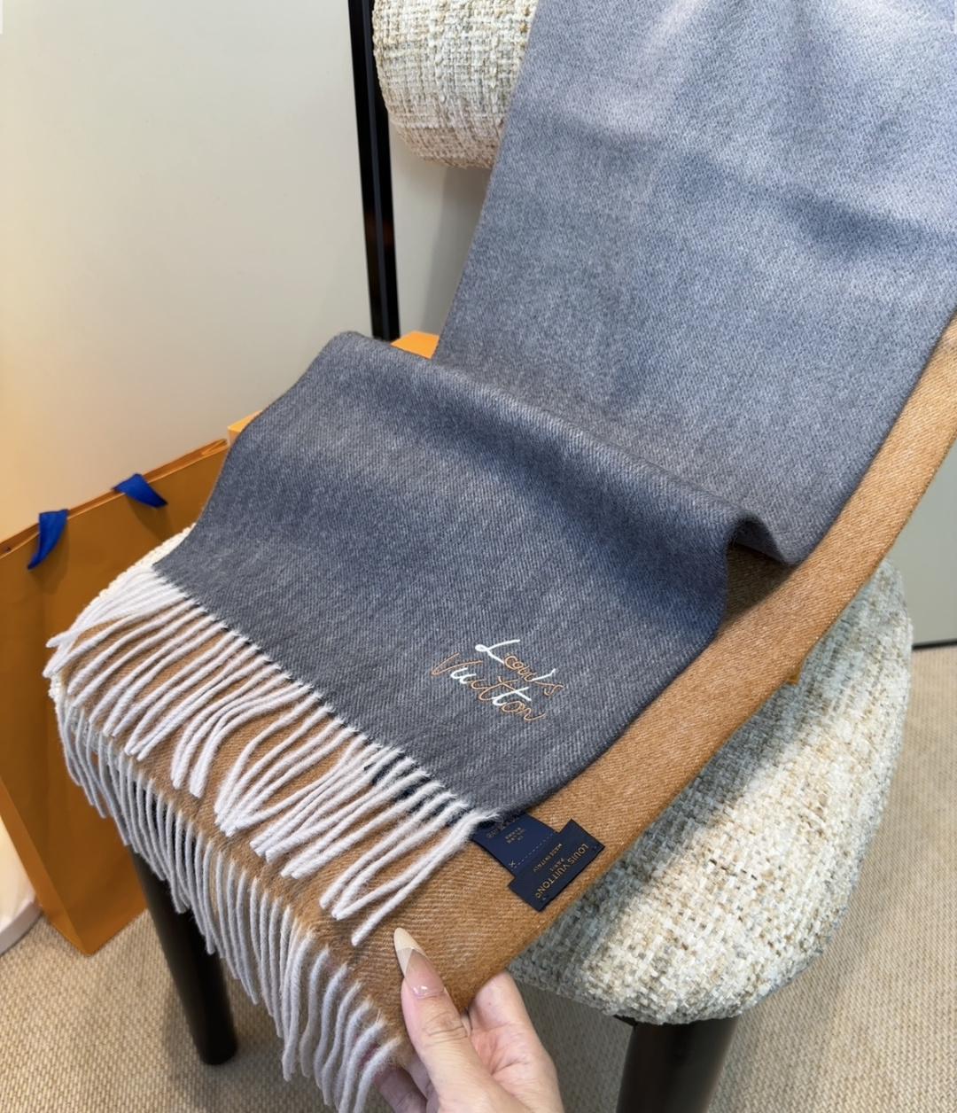 LV scarf