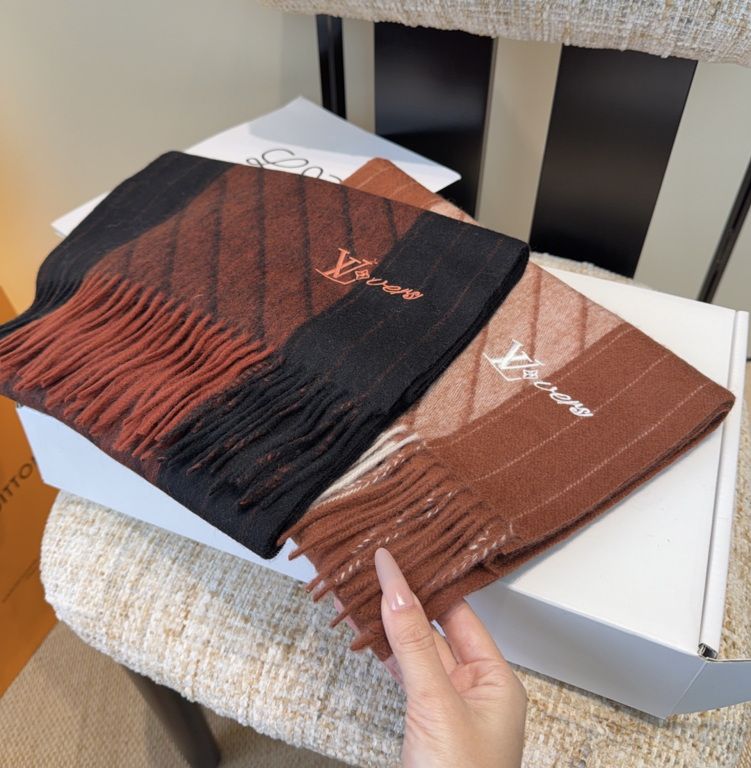 LV scarf