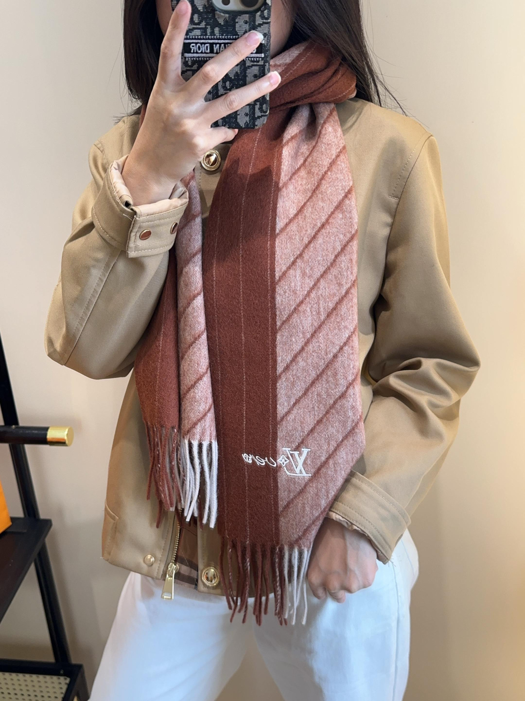 LV scarf