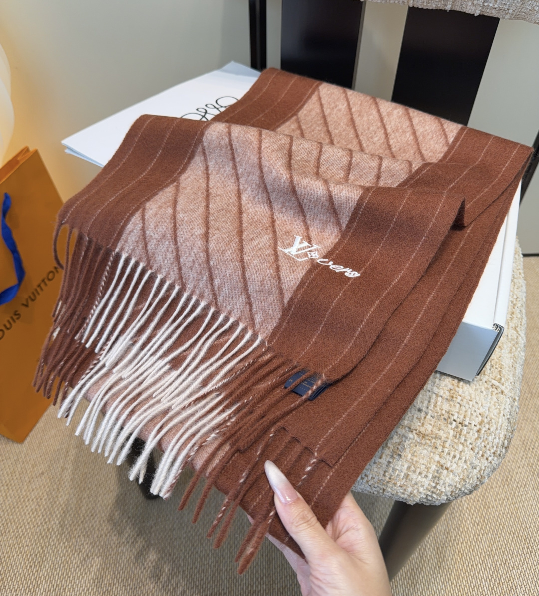 LV scarf