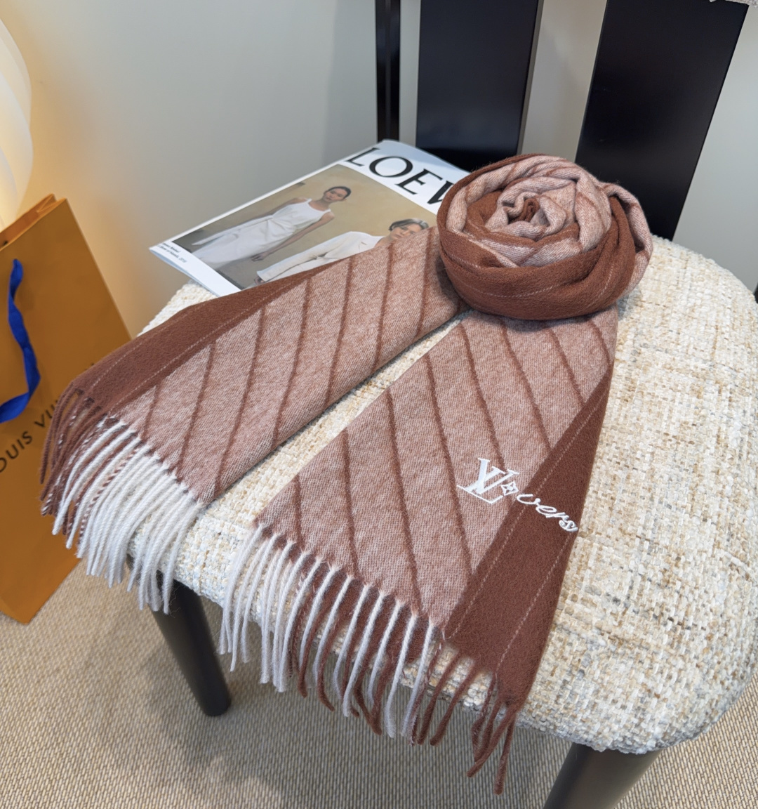 LV scarf