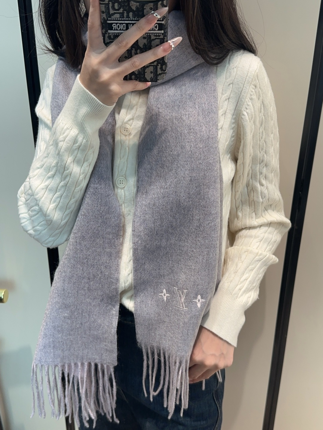 LV scarf