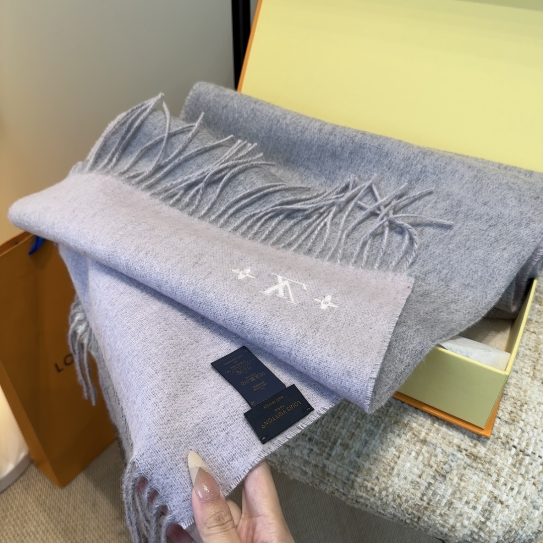 LV scarf