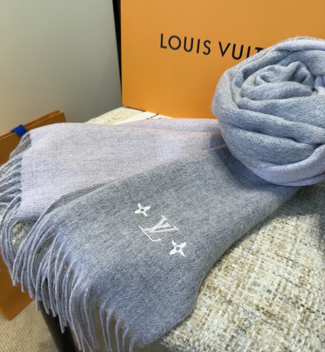 LV scarf