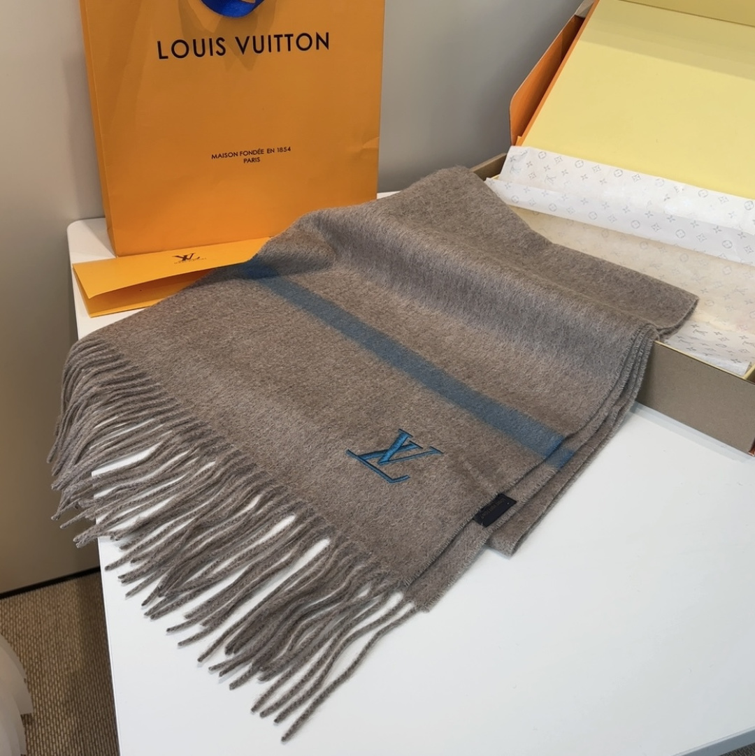 LV scarf
