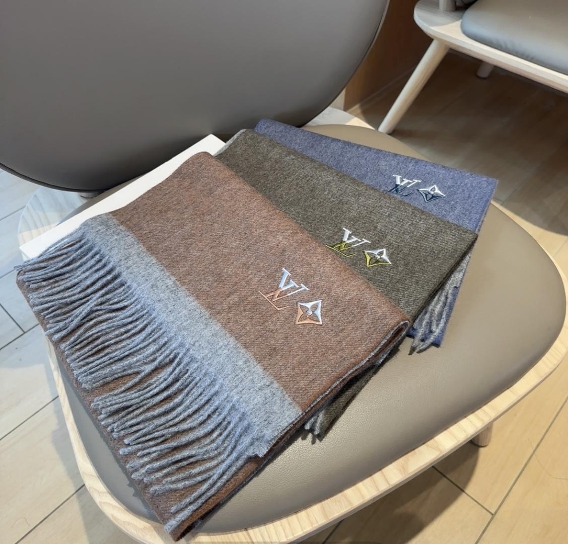 LV scarf